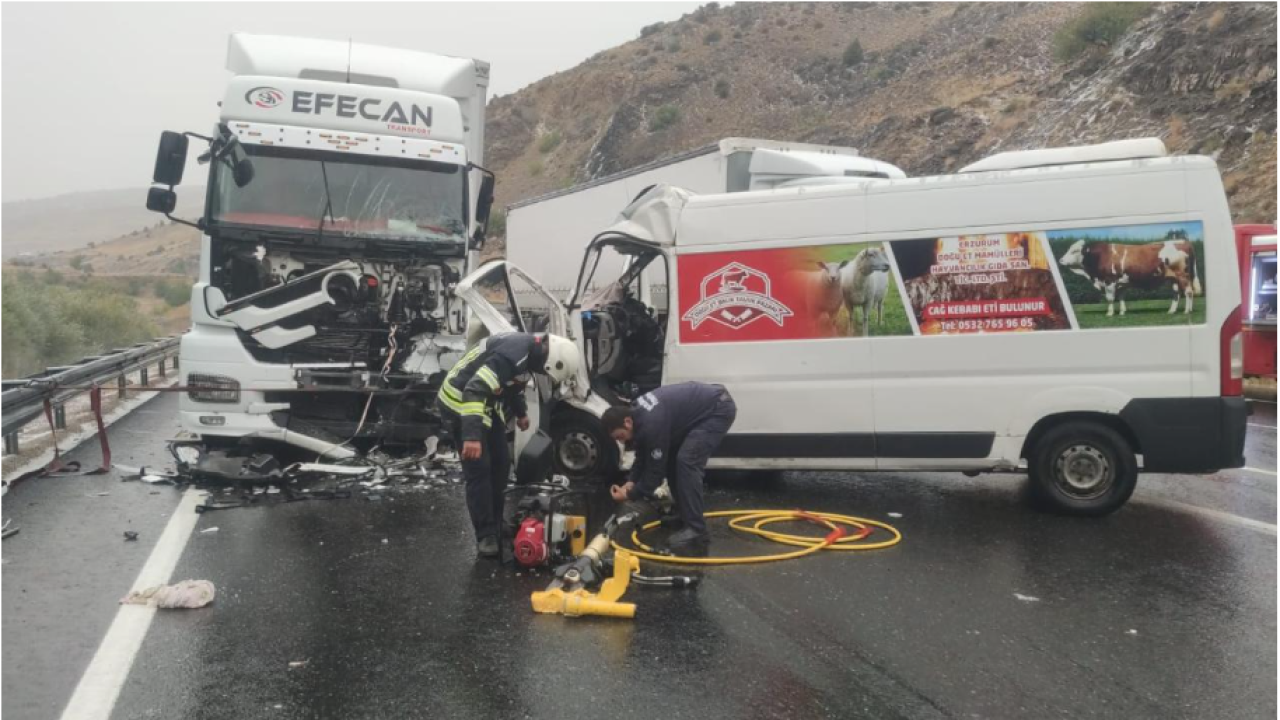 Erzincan’da trafik kazası! Ahmet Özdemir öldü  2 ağır yaralı