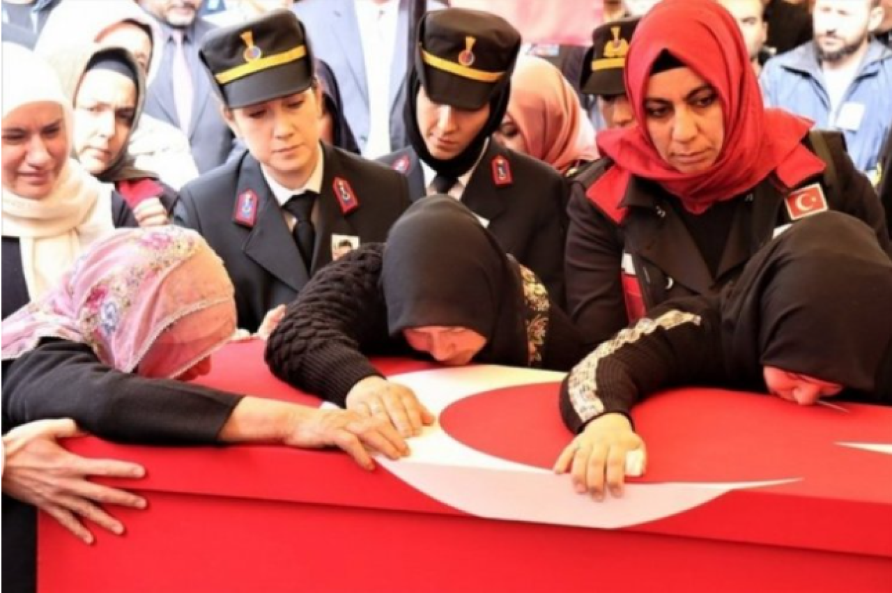 Teröristlerce  şehit edilen veteriner son yolculuğuna uğurlandı