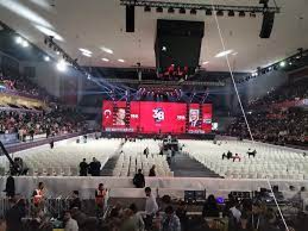 CHP kurultayına dakikalar kala! Adaylıktan çekildi