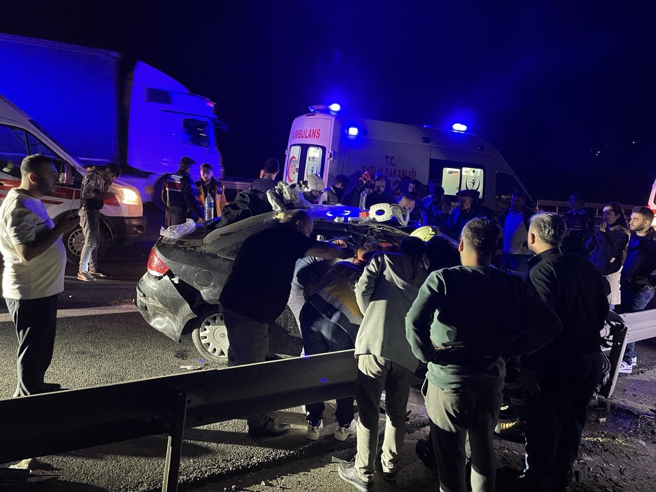 Düzce'de zincirleme kaza: İhsan Süzer öldü. 7 kişi yaralandı