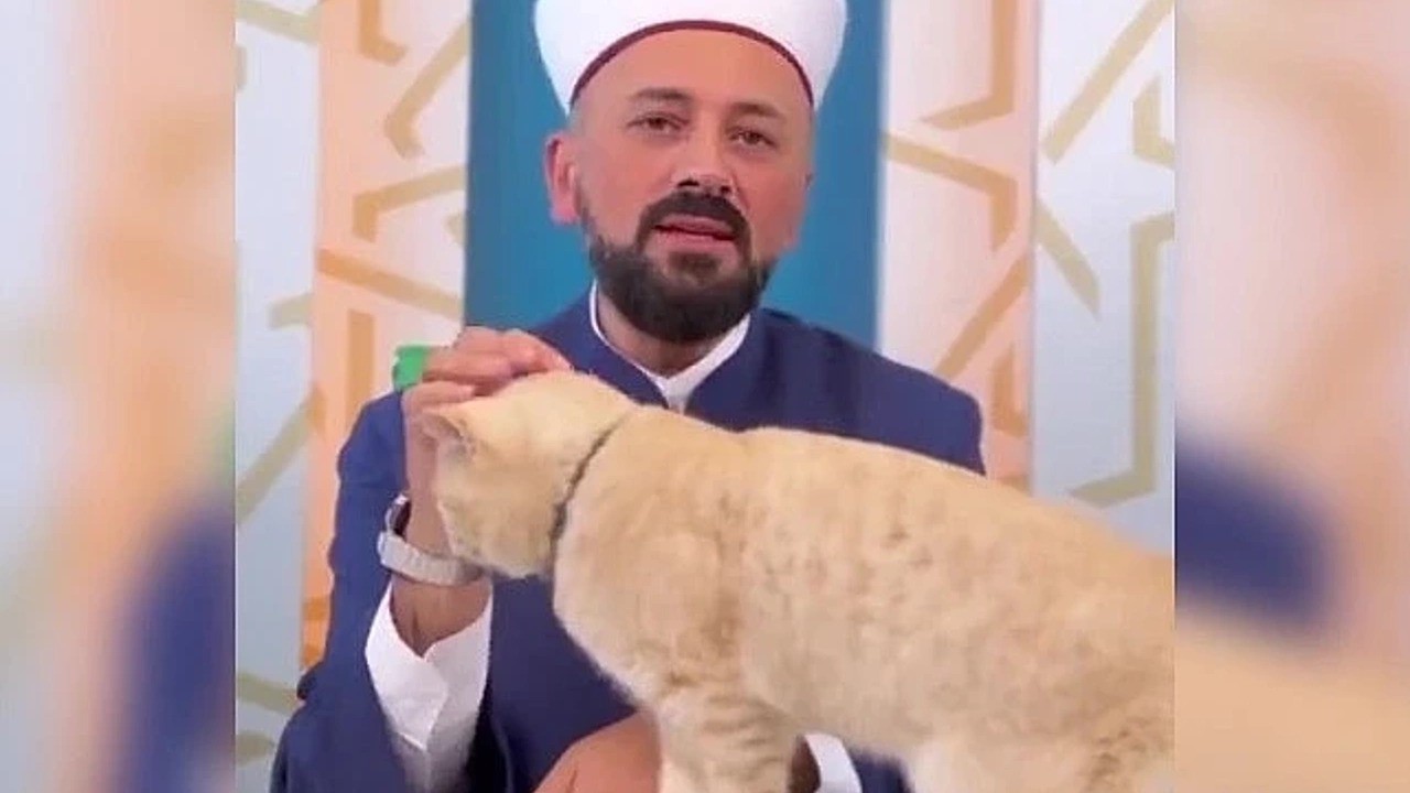 İmam Mustafa Efe gözaltına alındı. Ayaklarından zincirlendi