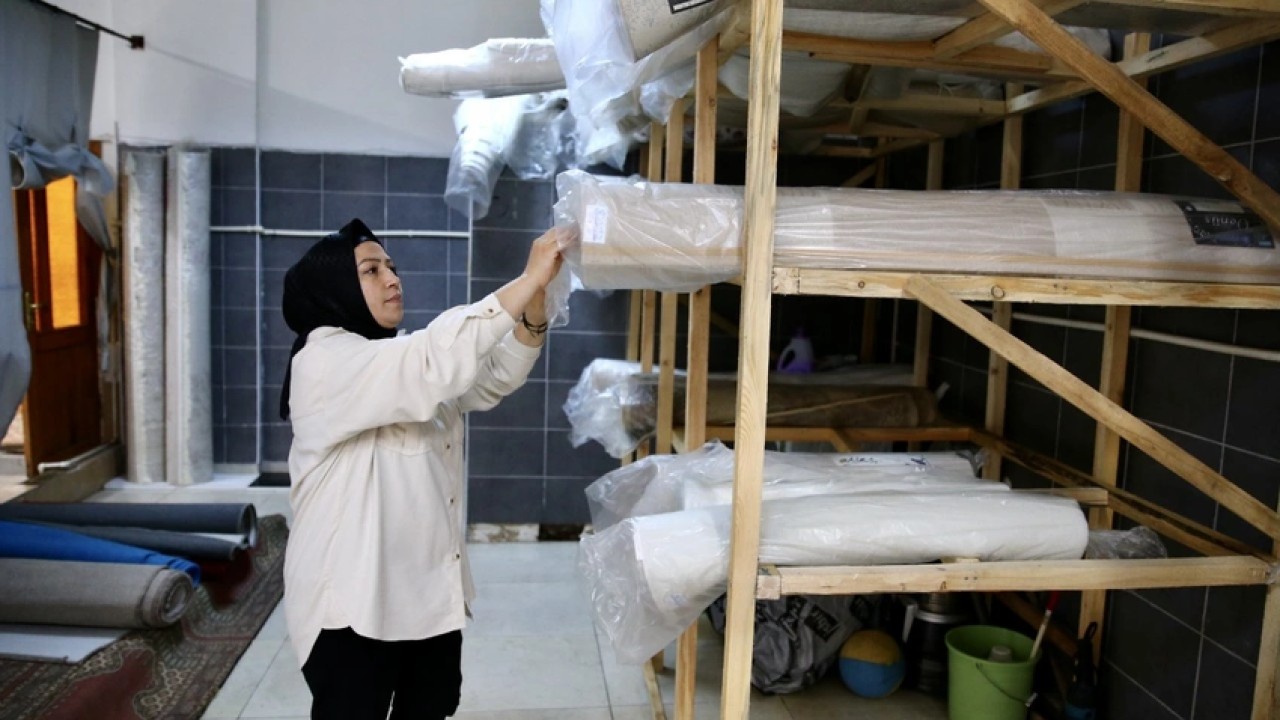 Annesinden kalan halıyı yıkamaya verdi: İçinden çıkanları görünce havalara uçtu