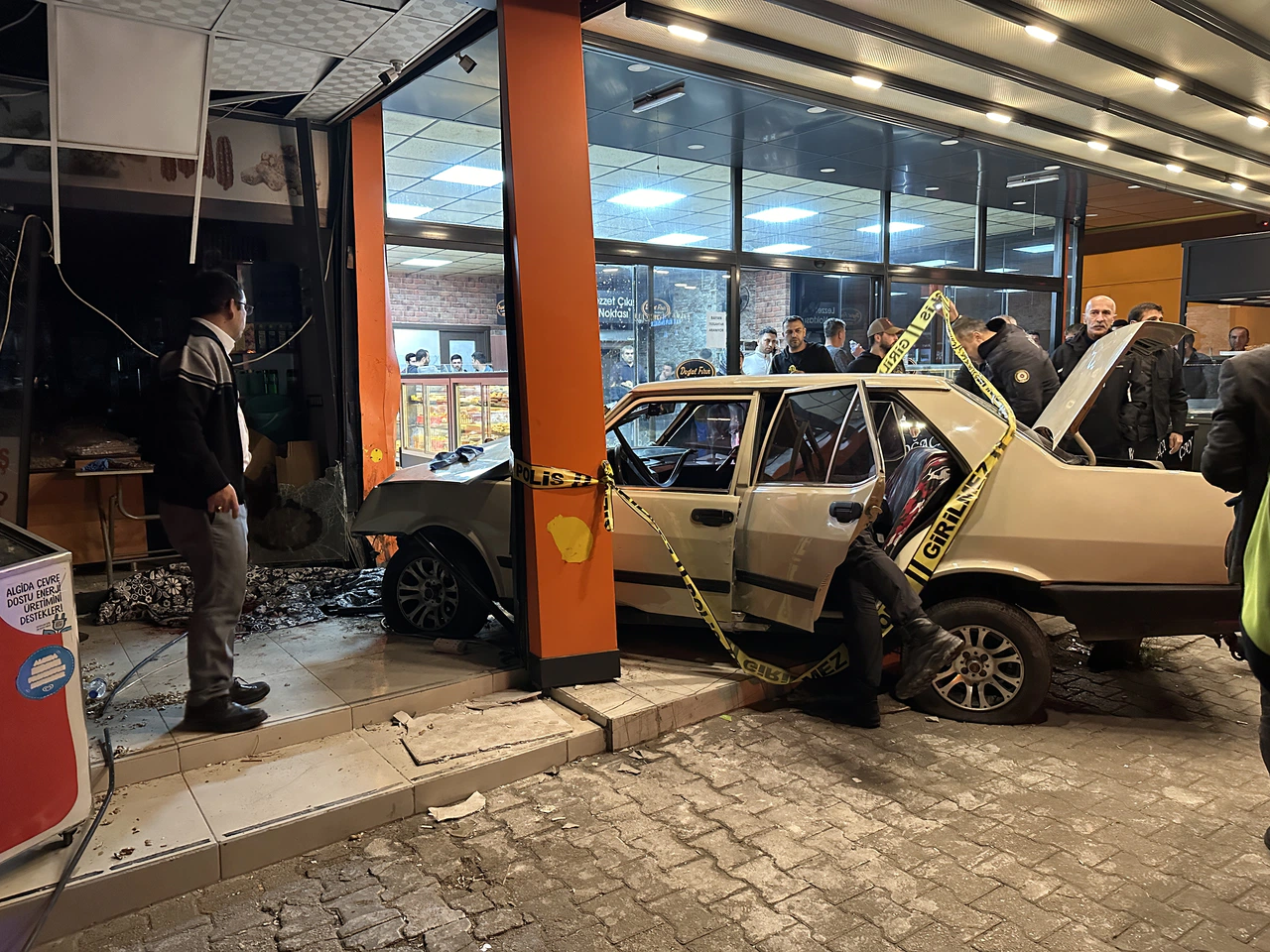 Pastanede otururken araba çarptı: Emin Çopur öldü