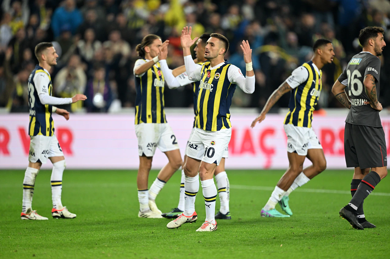 Fenerbahçe Karagümrük'ü Tadic'le yıktı,  liderliği bırakmadı