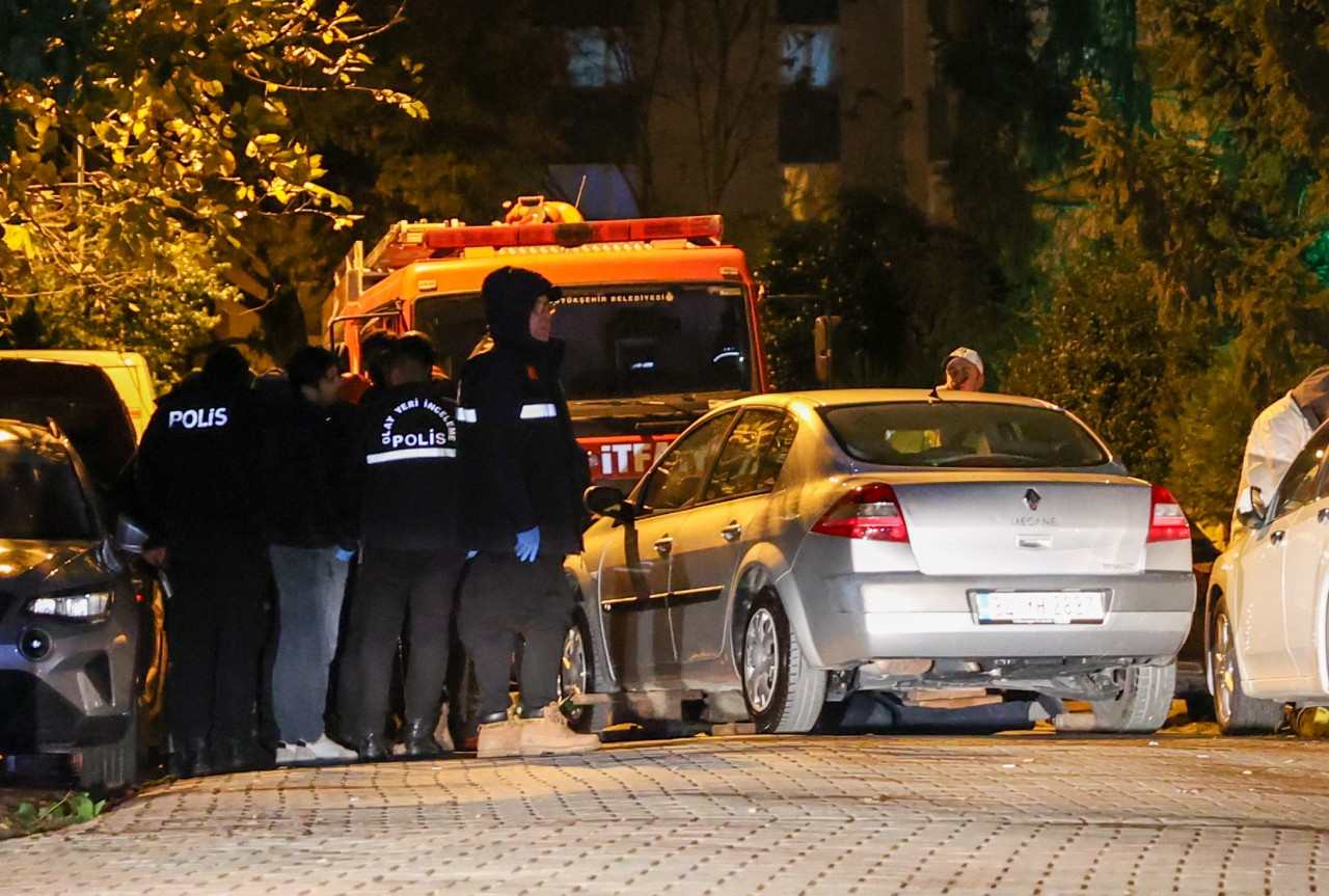 El frenini çekmeyi unuttuğu aracının altında kalan Fikret Elmas öldü