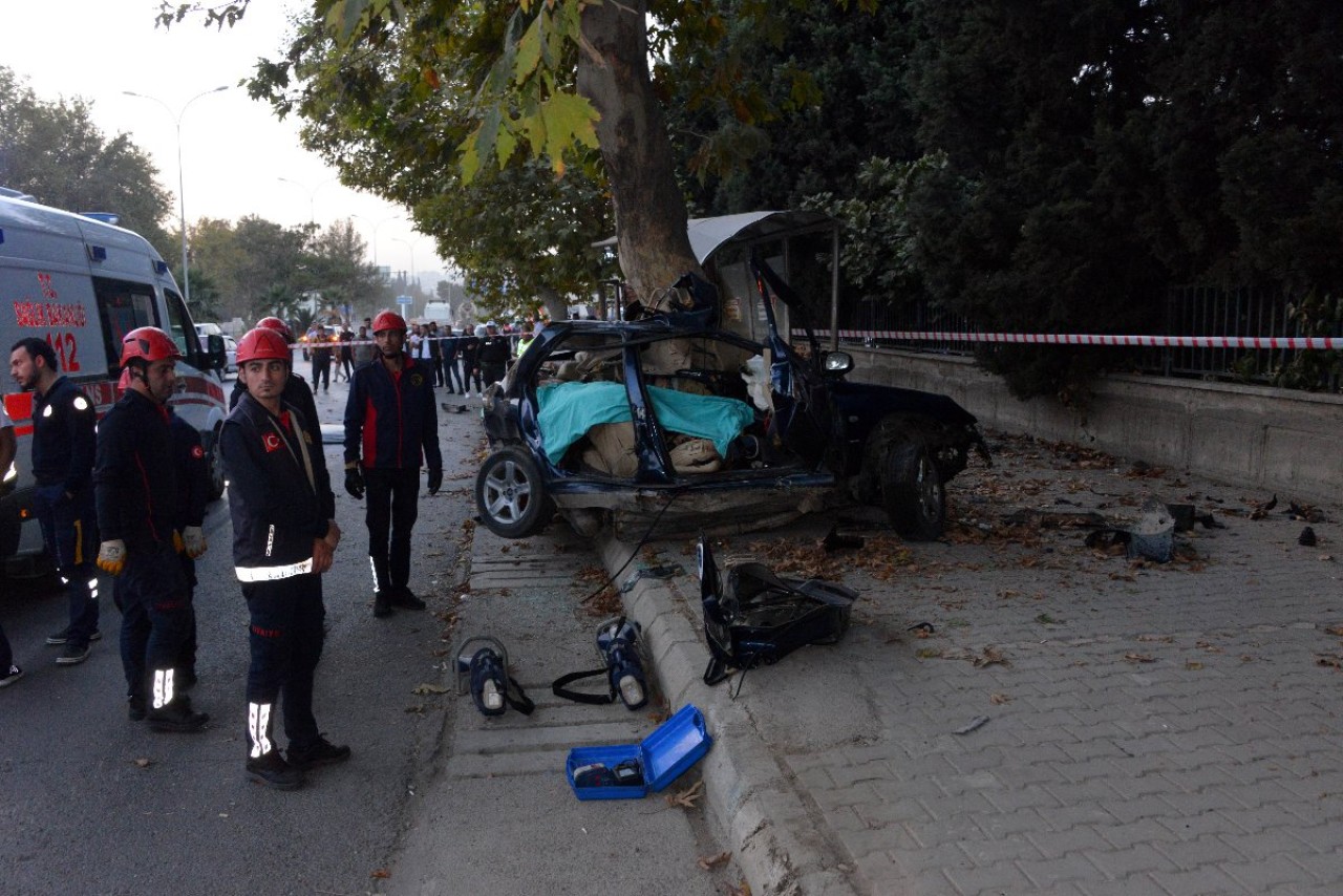 Kahramanmaraş'da ağaca çarpan aracın sürücüsü Mislina Sarı öldü