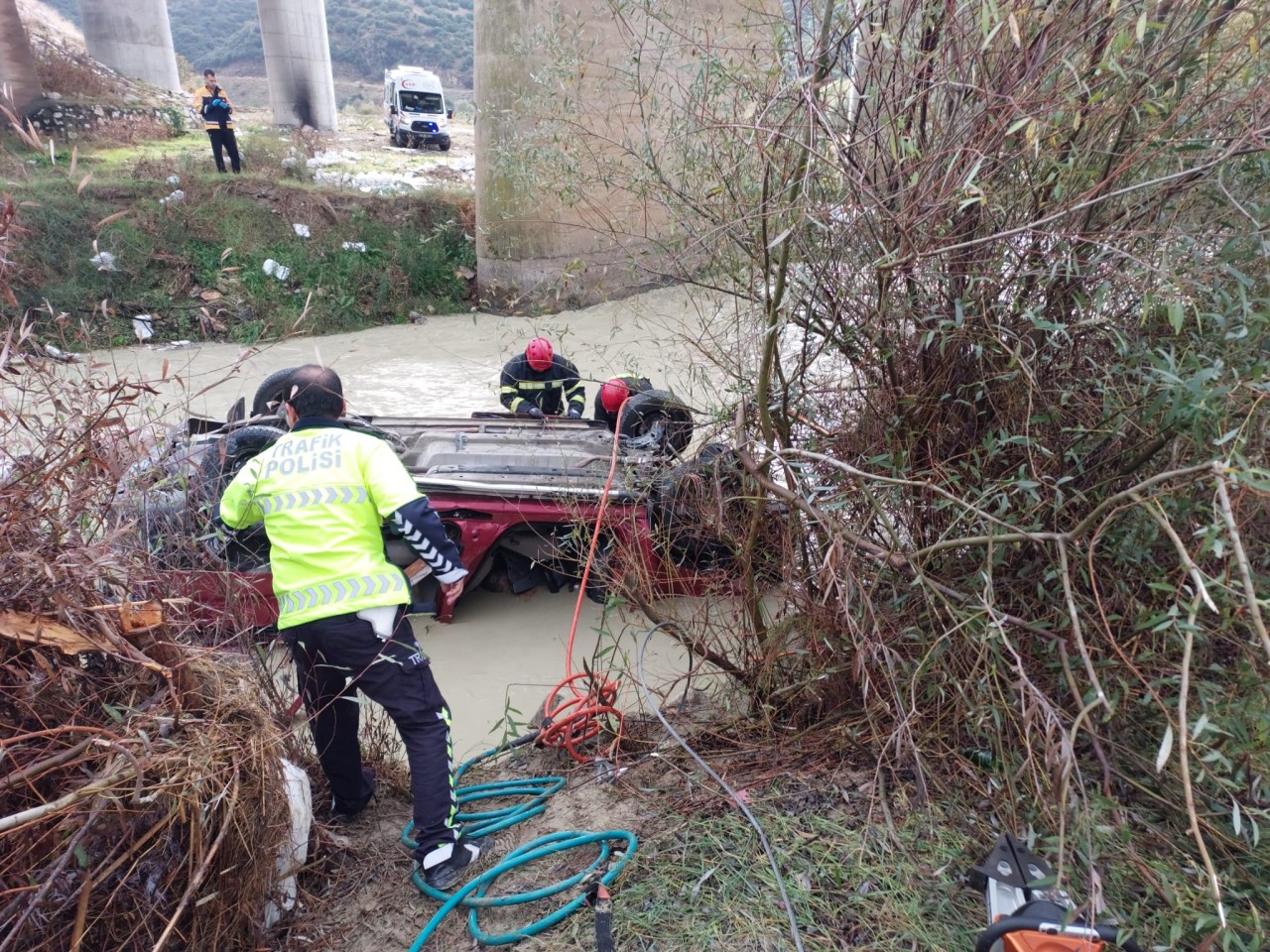 Manisa'da feci kaza: Çağlar Uzun,  Gülşen Uzun ve Naci Şen öldü