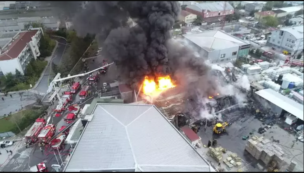 İstanbul'da depo yangını!
