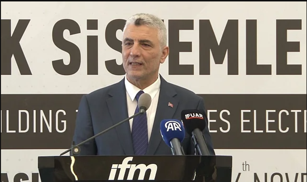 Bakan Bolat: "Bu yıl 256 milyar dolar mal ihracatına ulaşacağız"