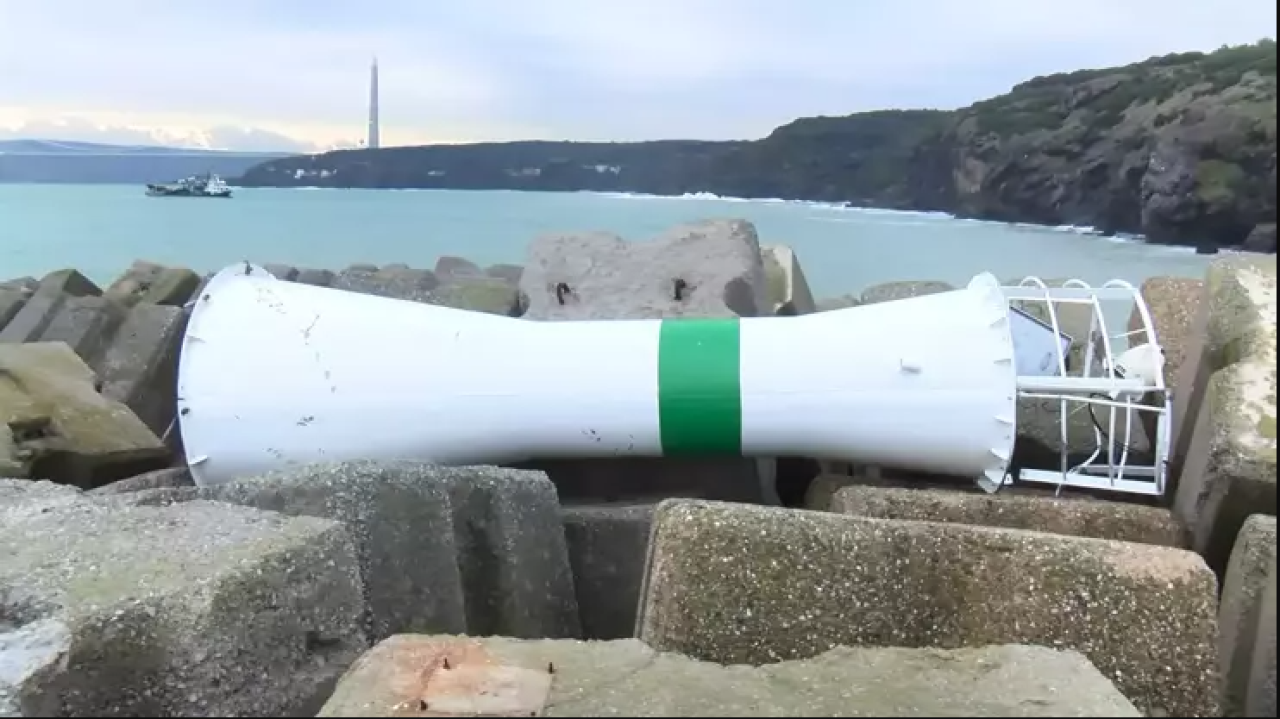 Sarıyer'de dalgakıran yıkıldı!