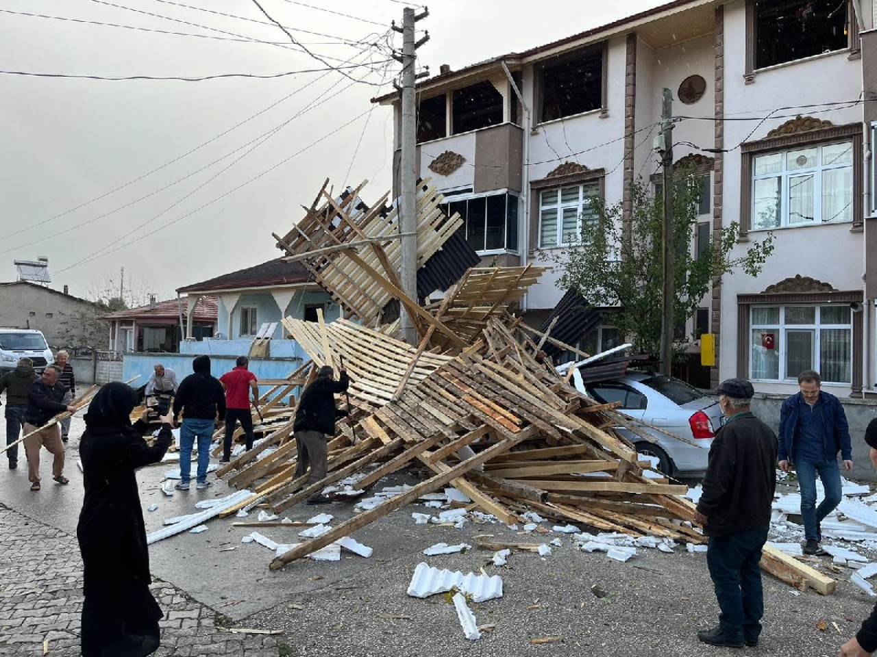 AFAD acı haberi duyurdu: 2 kişi öldü,  4’ü asker 10 yaralı var