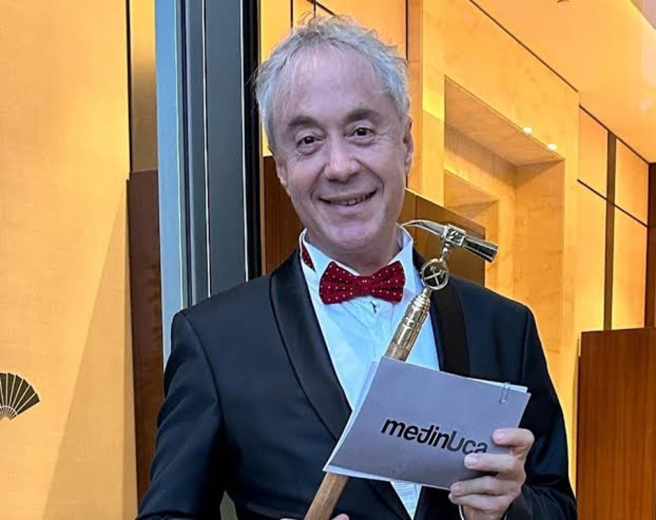 Sunucu ve yazar Metin Uca hayatını kaybetti