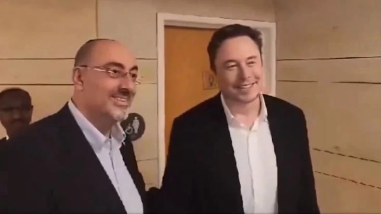 Elon Musk yanına gelen kişinin kim olduğunu öğrenince koşarak uzaklaştı!