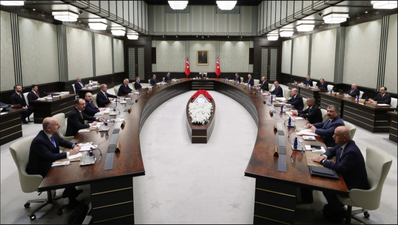 Kabine toplanıyor! İşte masadakiler