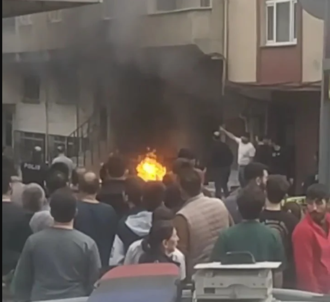 Küçükçekmece'de doğalgaz patlaması! 1 ölü 2'si ağır 5 yaralı