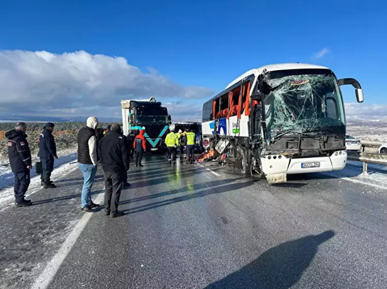 Sivas'ta kaza! Ali Çiçekliyurt yaşamını kaybetti, yaralılar var