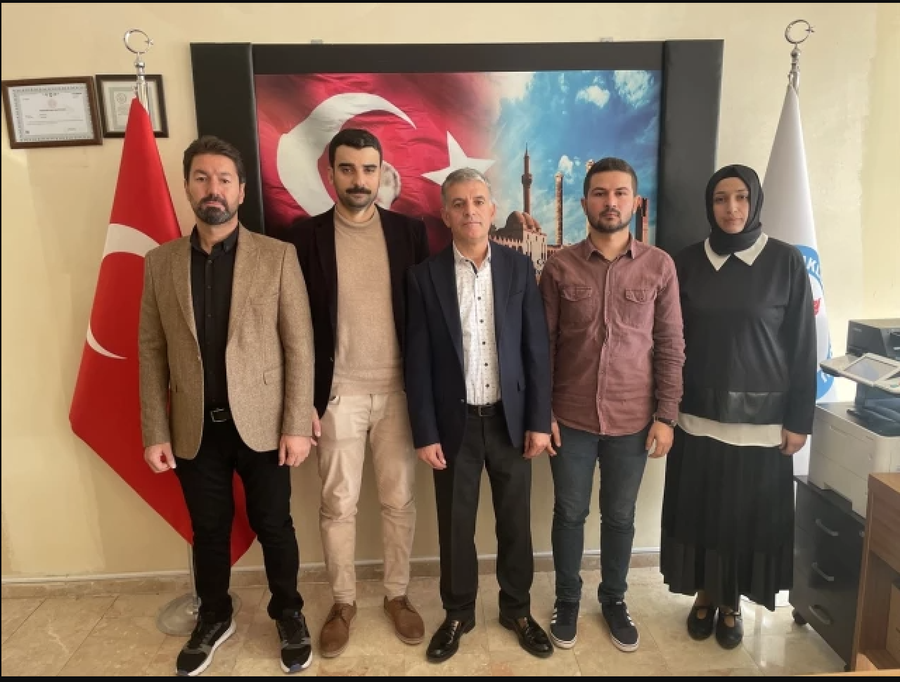 Bu kadarına da pes! Veliler okulu bastı 3 öğretmeni dövdü