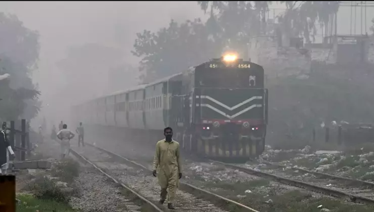 Milyonlarca insan nefessiz kaldı: Hastanelik oldular, bazı şehirler kapandı!