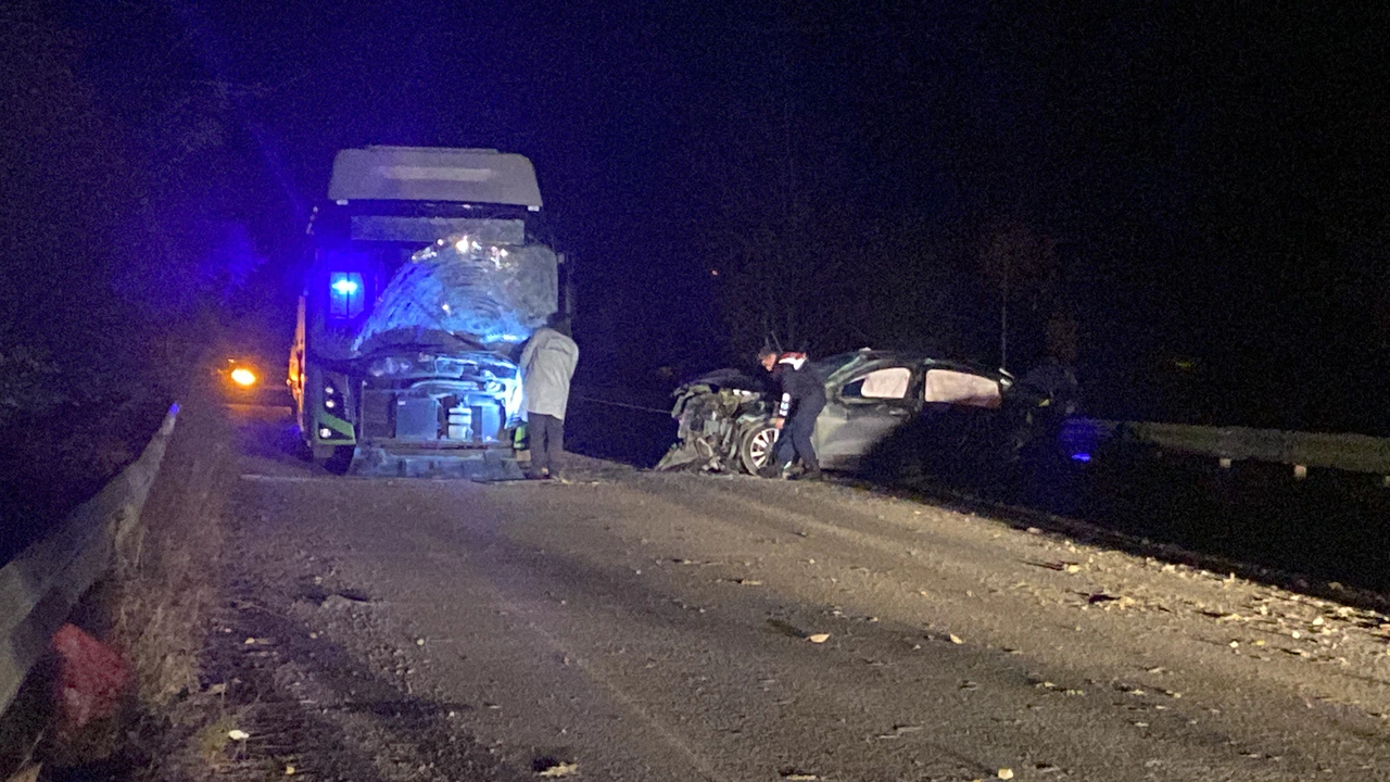İzmit'te belediye otobüsüyle çarpışan otomobildeki Mustafa Özşentürk öldü