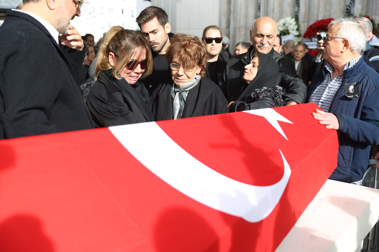 Son yolculuğuna uğurlandı. Göz yaşları sel oldu