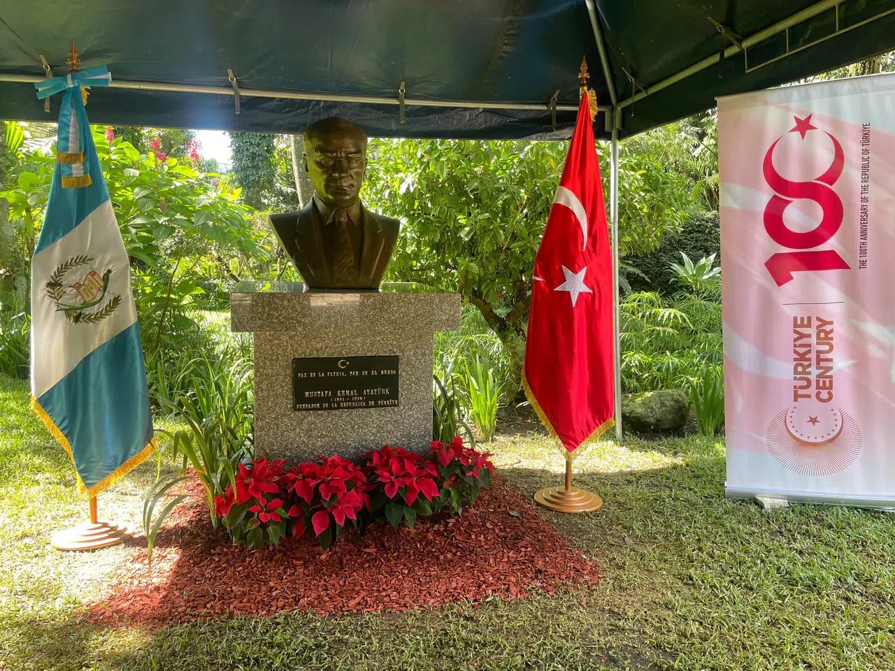 Guatemala'da Atatürk büstü açıldı
