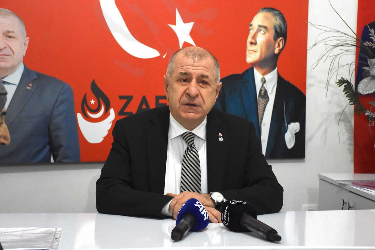 Doğum oranlarını vererek anlattı. Ümit Özdağ 2040'ta Türkiye'de kaç Suriyeli olacağını açıkladı