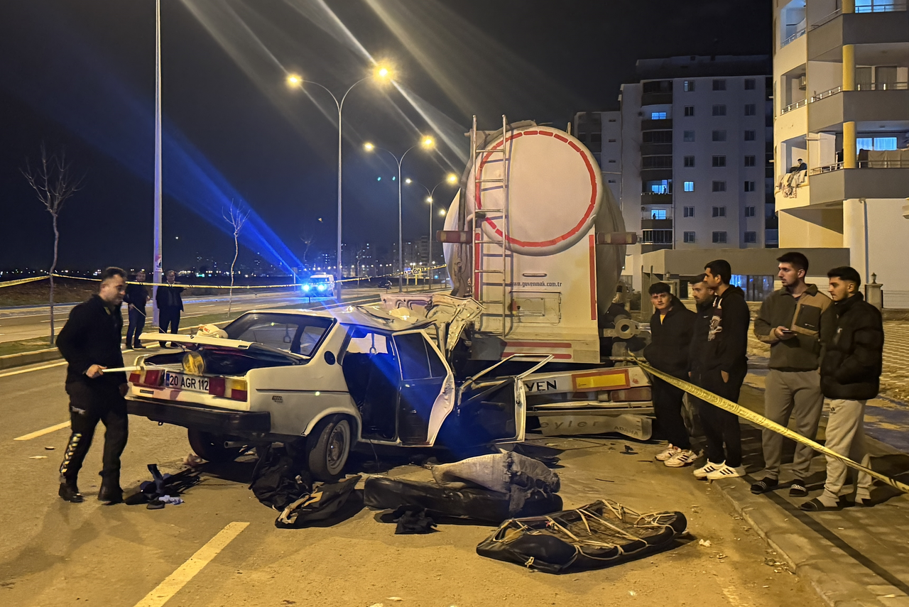 Adana'da park halindeki tıra çarpan otomobilde Mehmet Kaan Bulut öldü