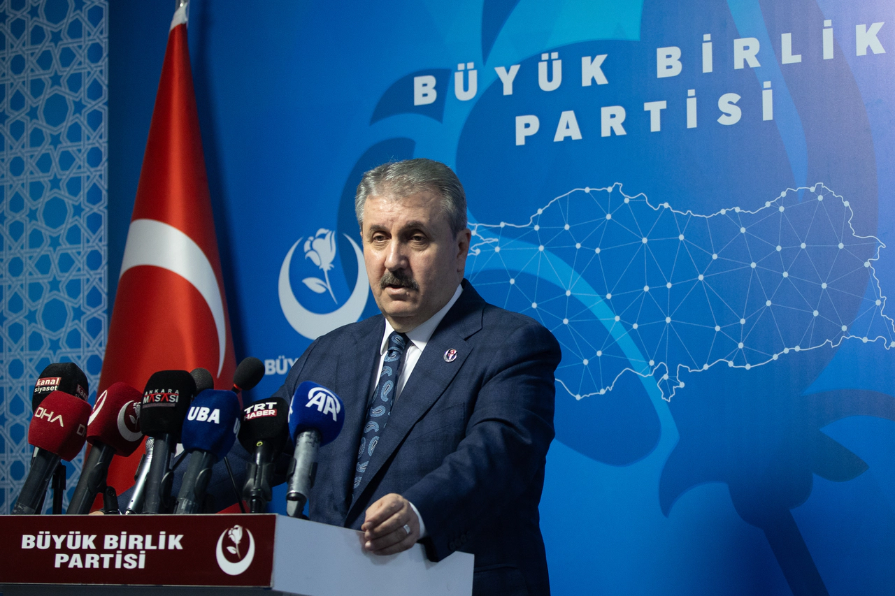 Mustafa Destici de topa girdi: Türküz Müslümanız