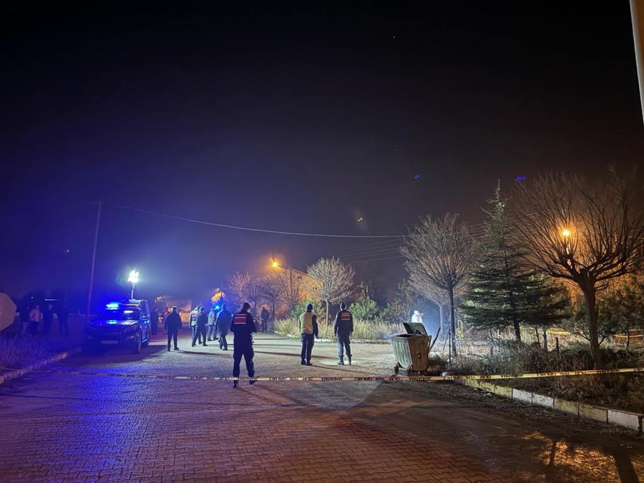 Afyonkarahisar'da eski eş dehşet saçtı. Havva Şenol,  Adem Şenol,  Cemile Şenol,  Emine Tanış öldü