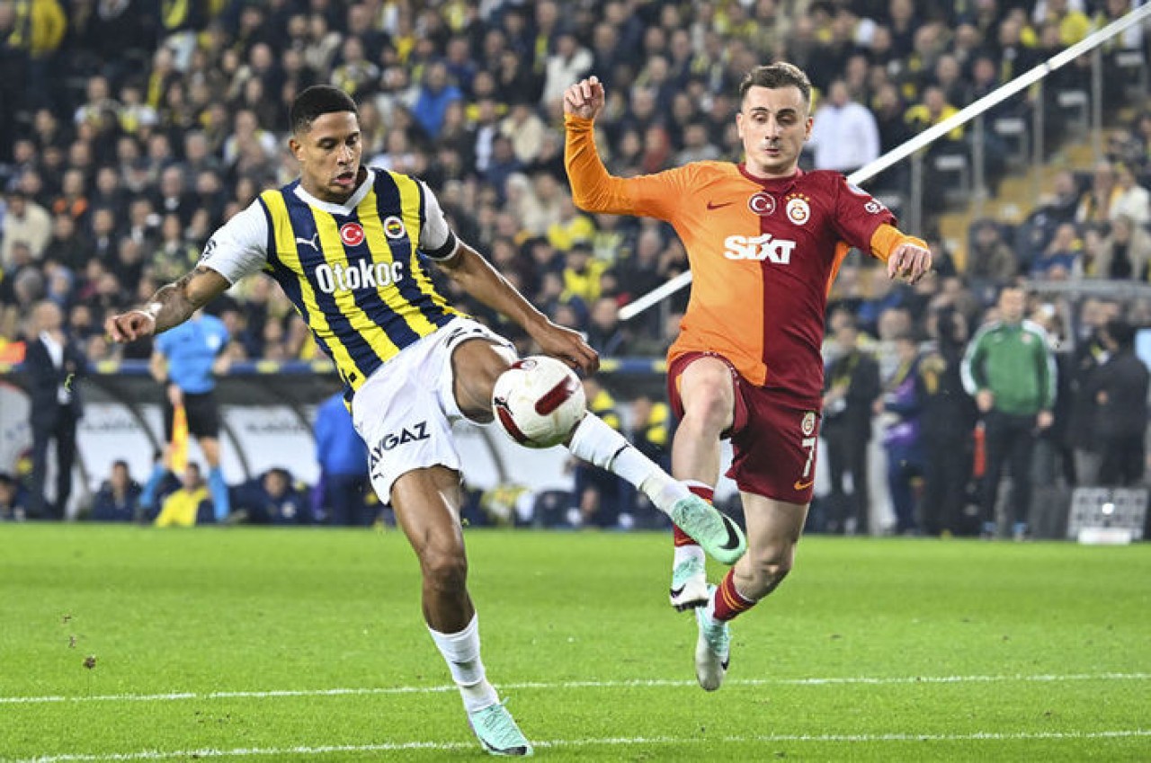 Fenerbahçe Galatasaray derbisi başladığı gibi bitti. Fenerbahçe ligin ilk yarısını lider tamamladı