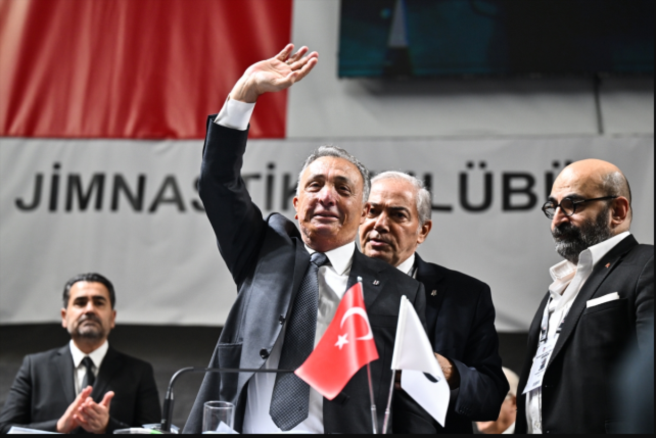 Ahmet Nur Çebi Beşiktaş'a veda etti: Bir gruba hakkı helal değil!