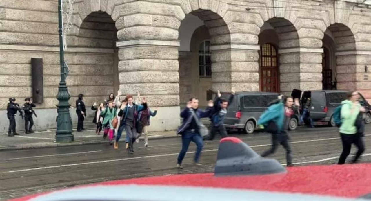 Üniversiteye silahlı saldırı: 15 kişi öldü