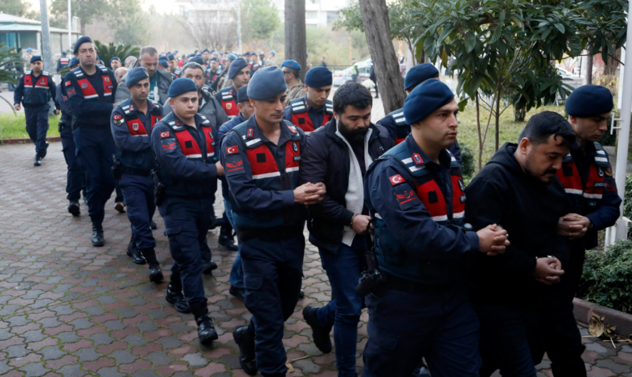 Bir annenin ihbarı ile Çukur Çetesi  çökertildi!