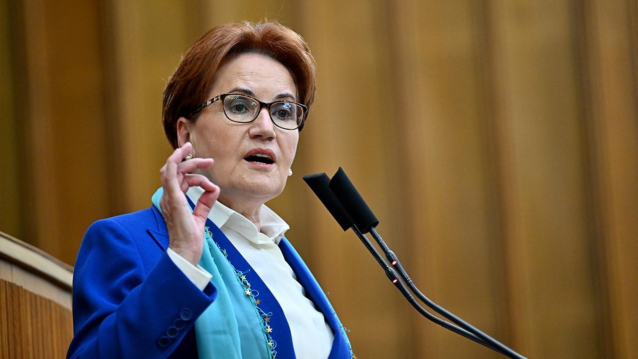Meral Akşener Nihal Atsız'ın şiirini okudu salon ayağa kalktı. Mansur Yavaş'ı mı hedef aldı?