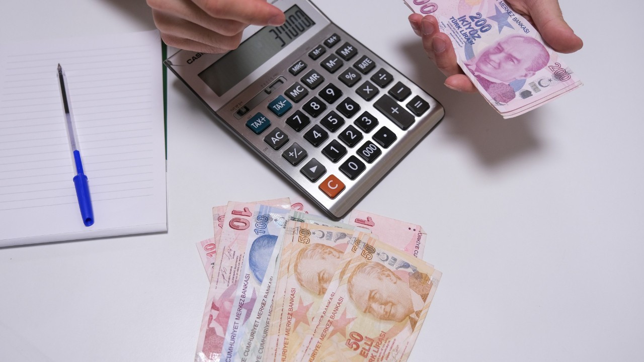 Cem Küçük 'Erdoğan maliyetini sordurdu' diyerek anlattı. Asgari ücretin kaç lira olacağını açıkladı