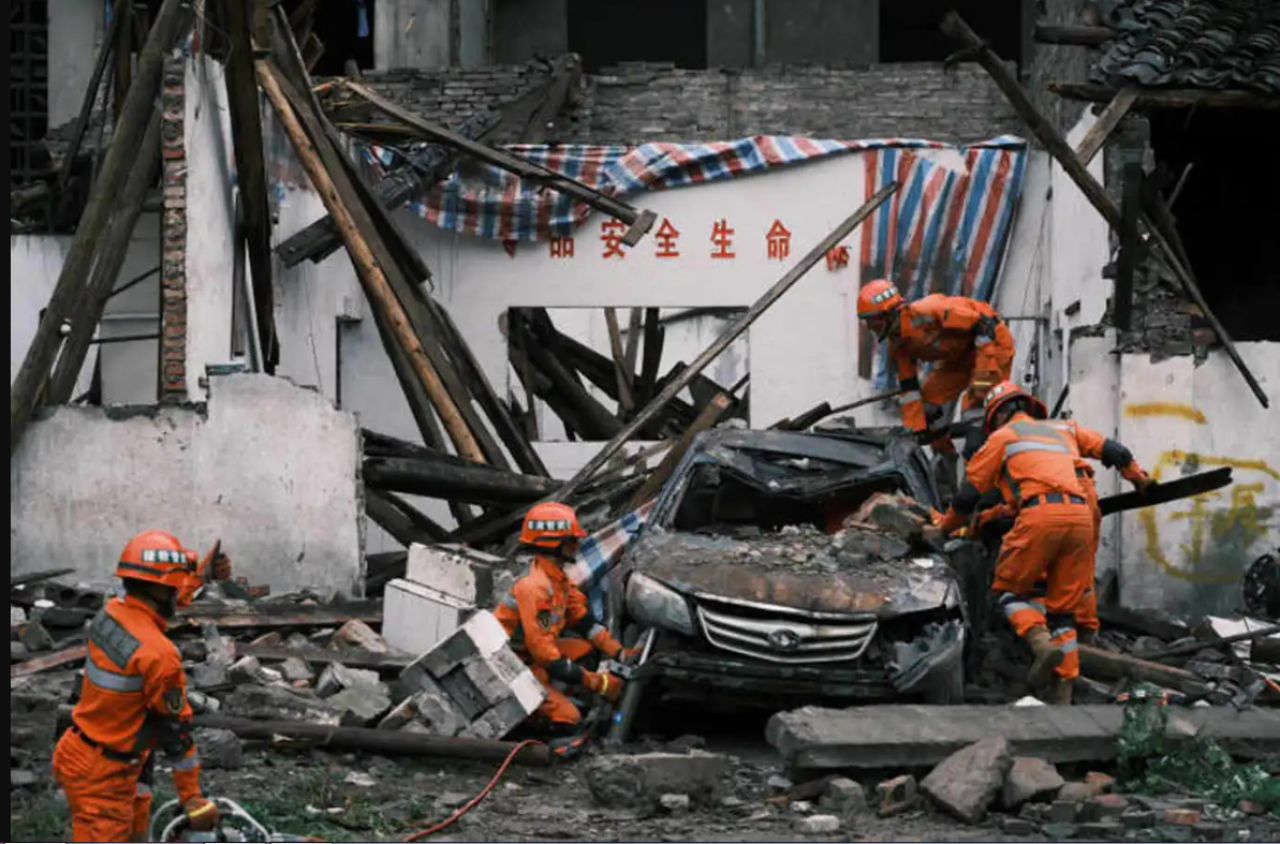 Çin'i vuran deprem felaketi 131 ölü: Bilanço artıyor!