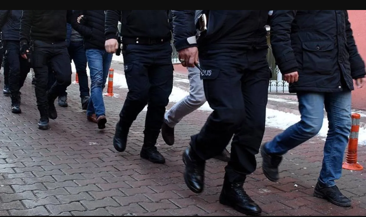 Bakan  duyurdu: 73 ilde Bin 264 kişi gözaltında!