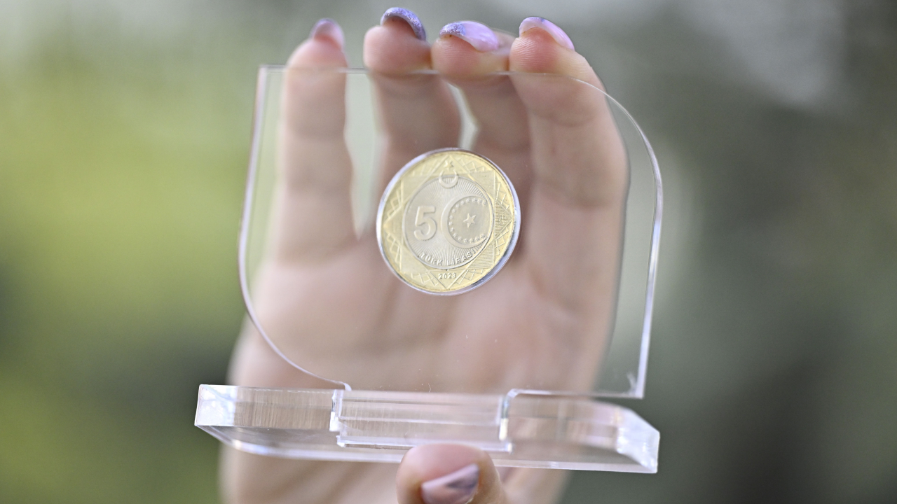 Yeni 5 liraların üzerindeki Atatürk görseli büyük tepki çekti