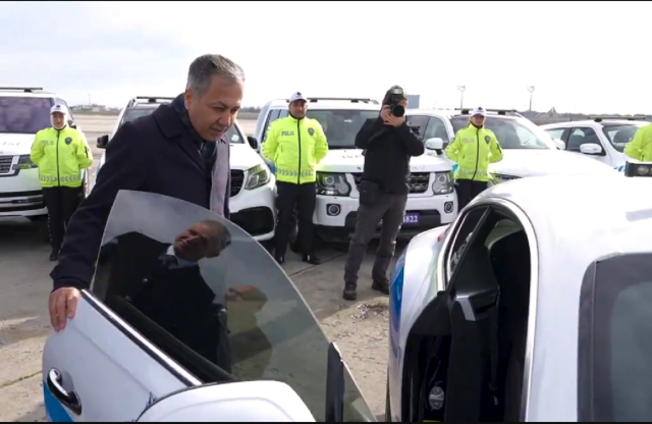 Suç örgütlerinden ele geçirilen lüks araçlar, emniyetin hizmetine verildi!