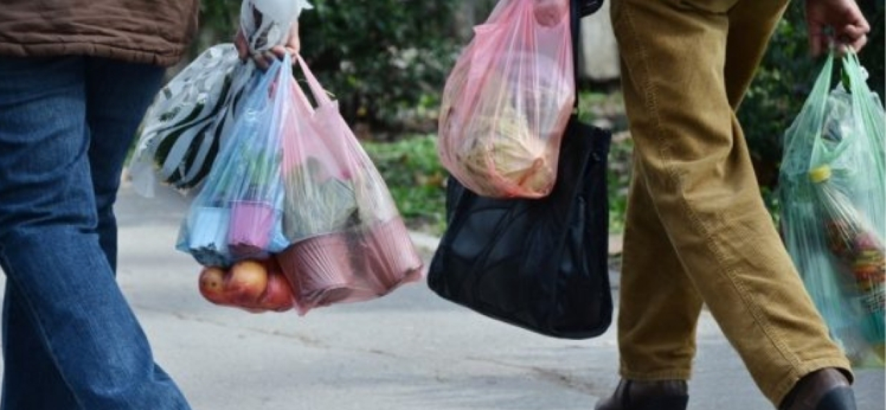 Yeni yıldan itibaren alışveriş poşetinin maliyetini satıcılar ödeyecek!