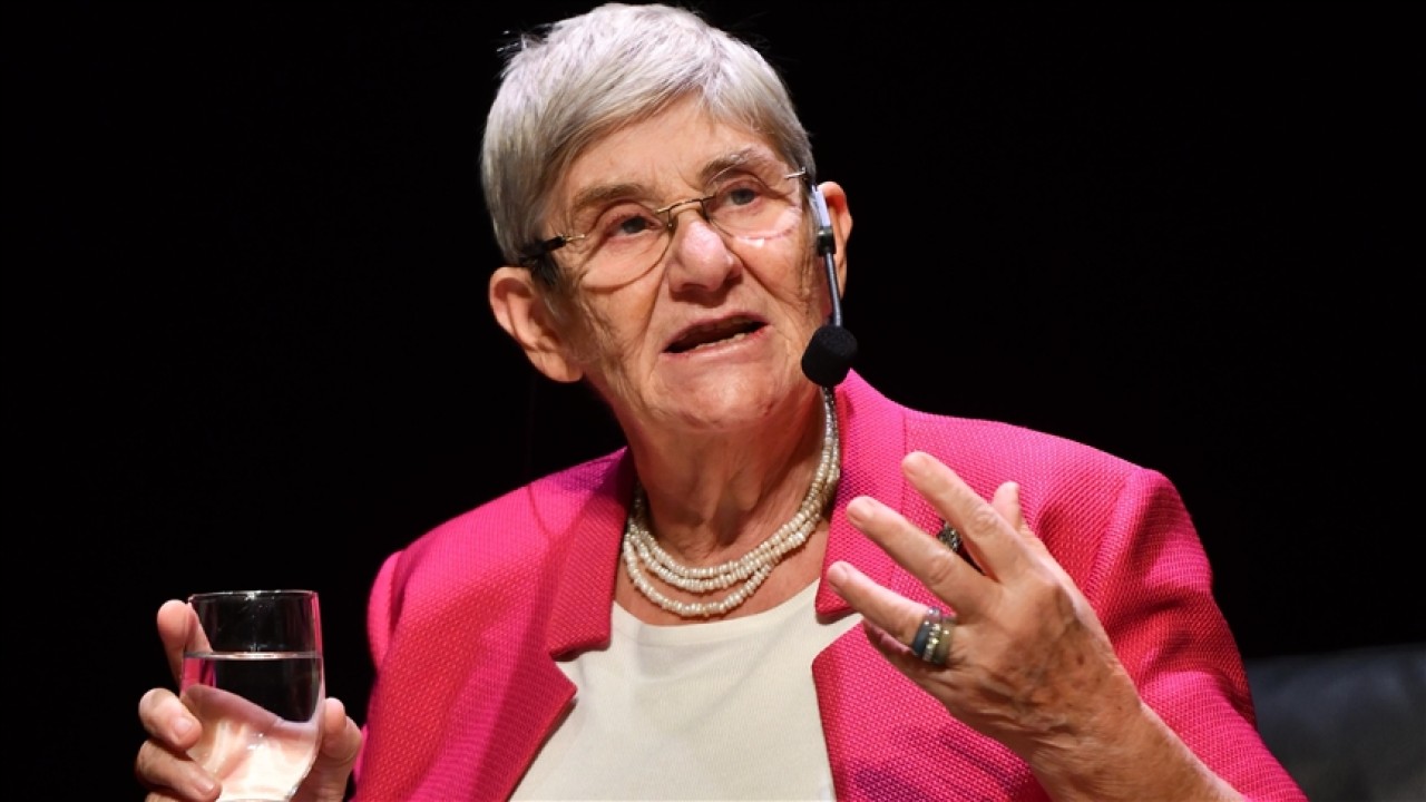 Canan Karatay'dan bir ilk! "Suyu asla böyle içmeyin" diye açık açık uyardı