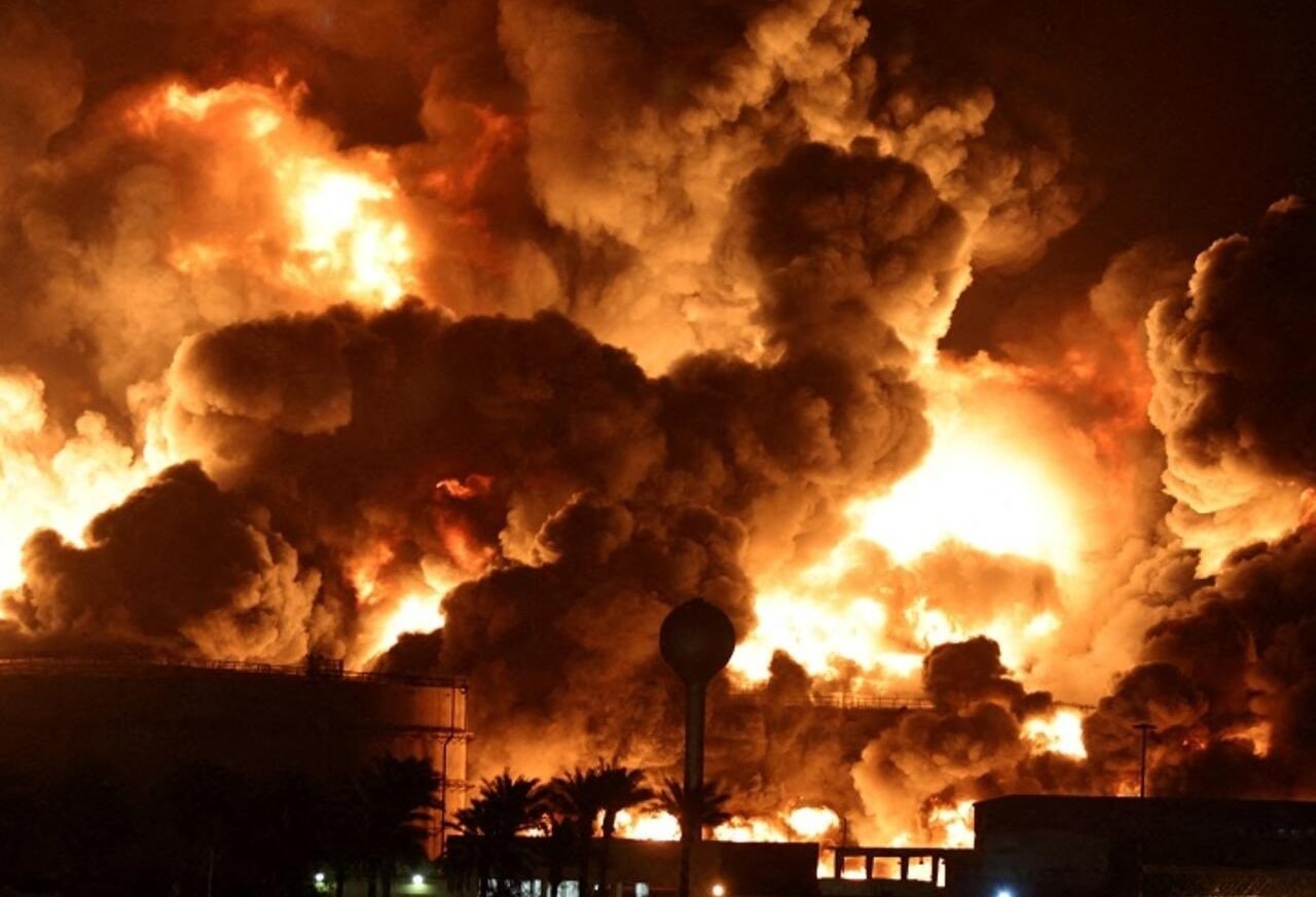 İngiltere ve ABD Yemen'e saldırdı. Husiler karşılık verdiğini açıkladı. Bir savaş daha çıktı