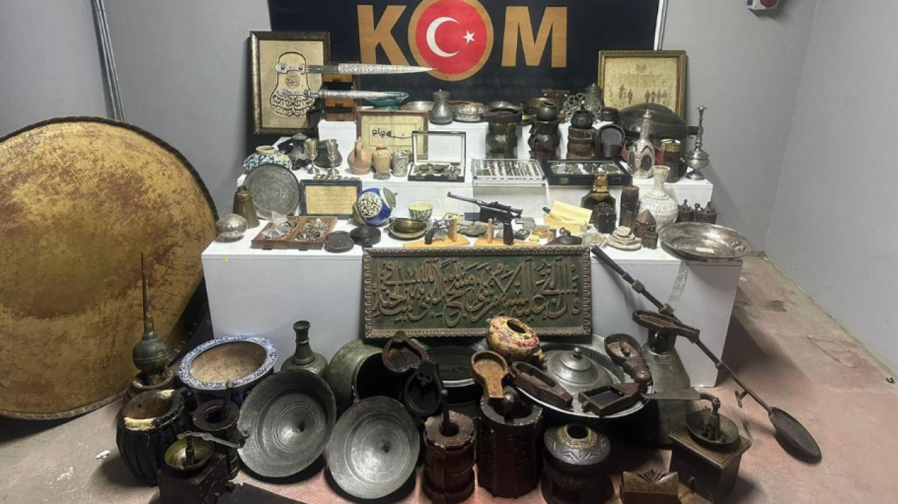 Bursa’da bir evden 620 adet tarihi eser ele geçirildi!