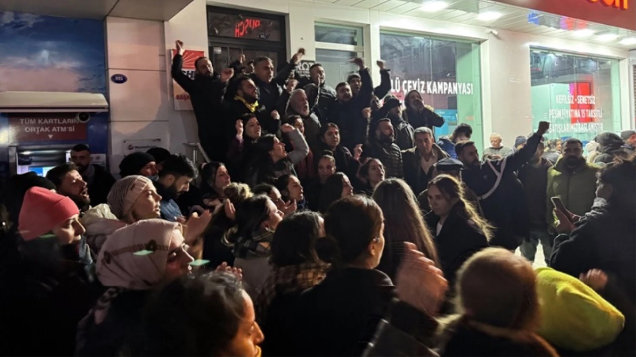 CHP'nin İzmir'de aday gösterdiği isim,  200 bin nüfuslu ilçeyi ayağa kaldırdı