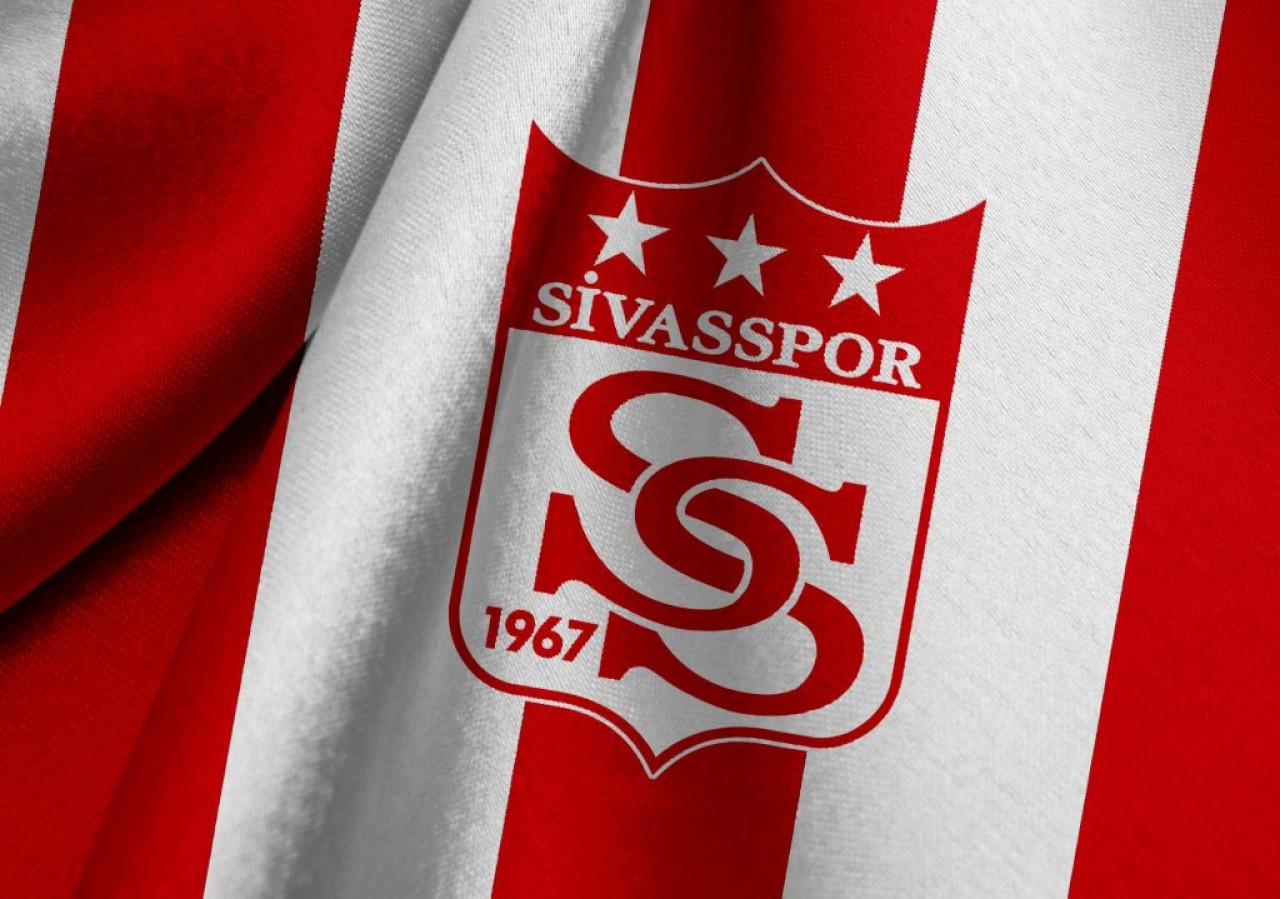 Sivasspor'un yeni teknik direktörü belli oldu. 15 yıl sonra geri döndü