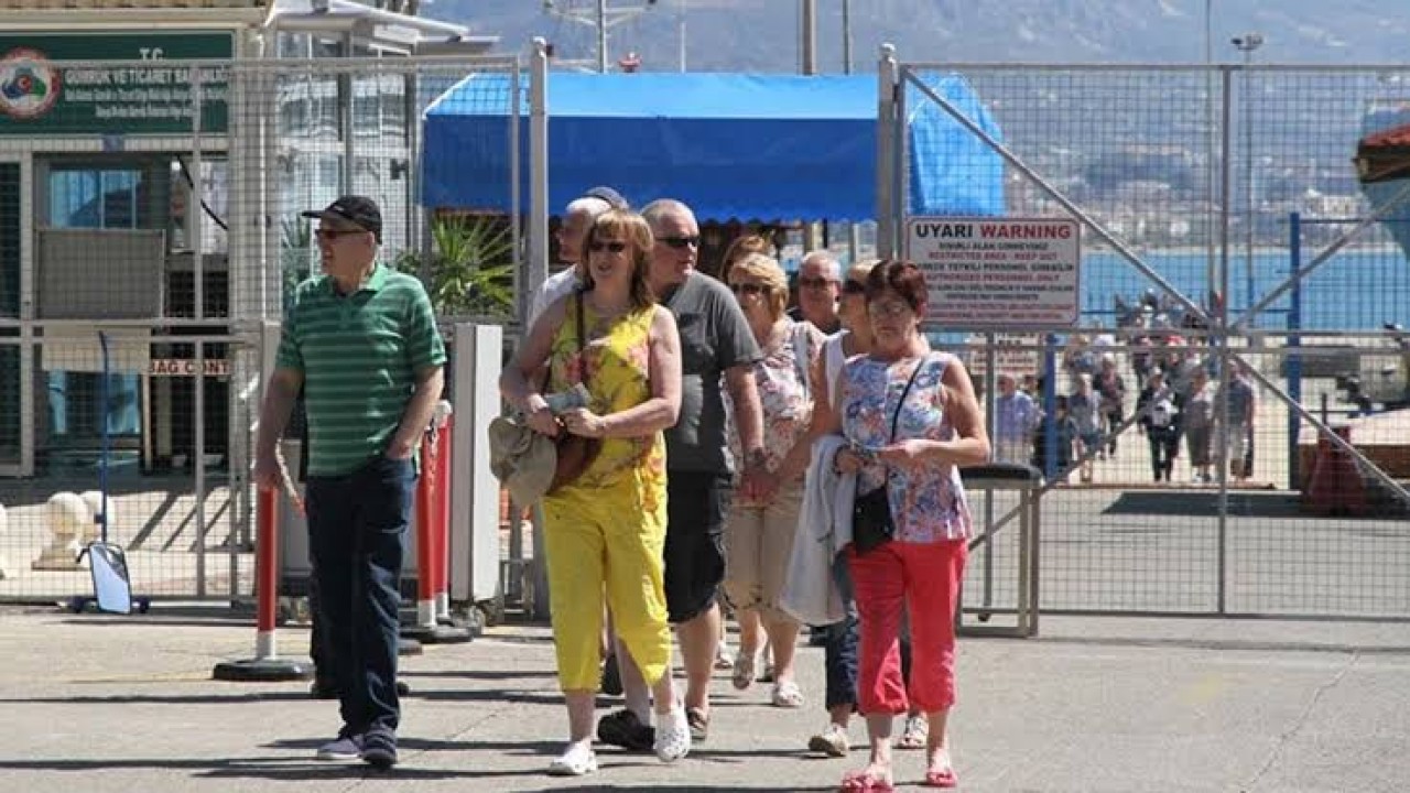 Suriyeliler değil! Türkiye'de en çok ikamet izni alan ülke vatandaşları belli oldu!