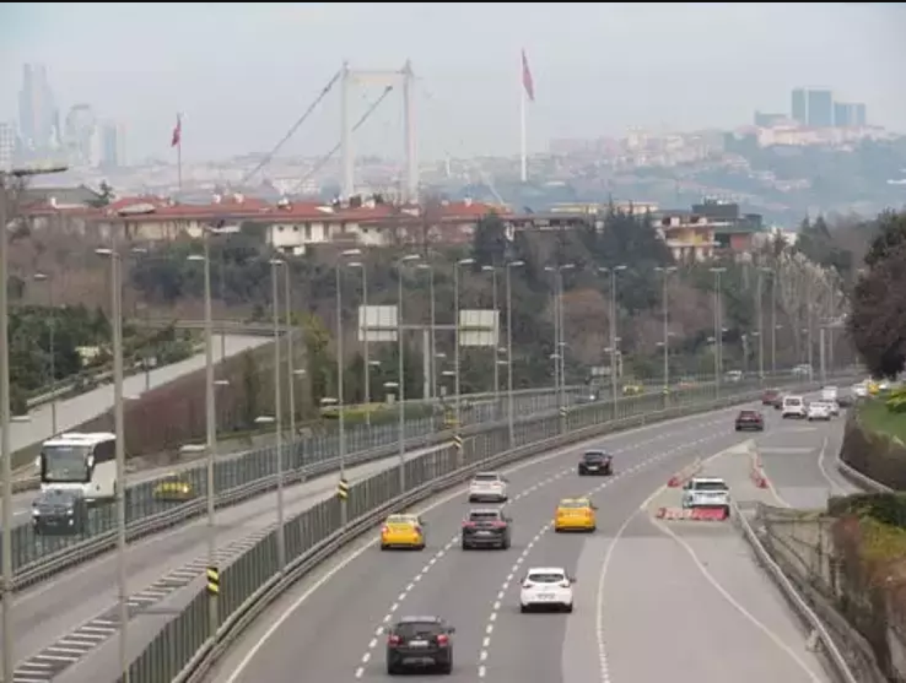 İstanbul'da yılın ilk gününde yollar bomboş kaldı!