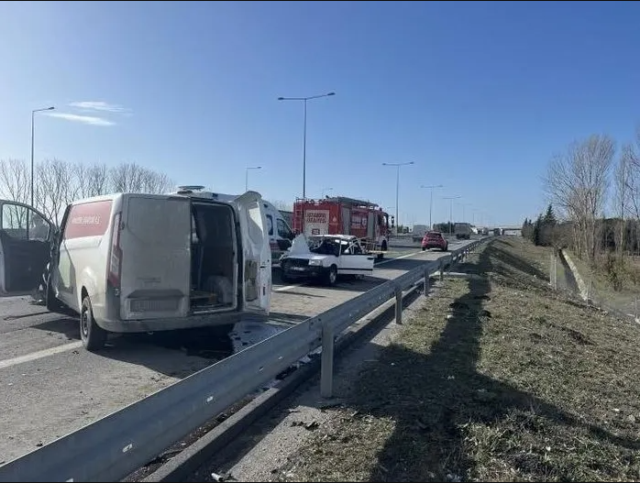 TEM'de feci kaza: 3 kişi yaşamını yitirdi 1 kişi yaralandı!