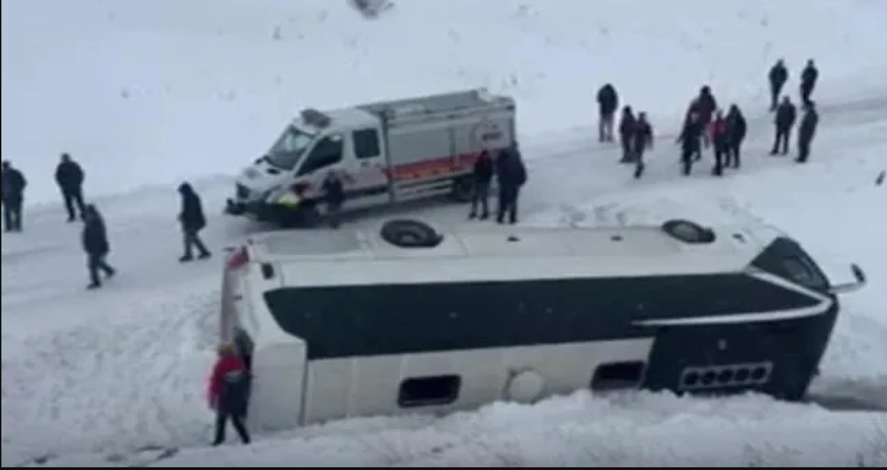 Sivas'ta otobüs kazası: Çok sayıda yaralı var!