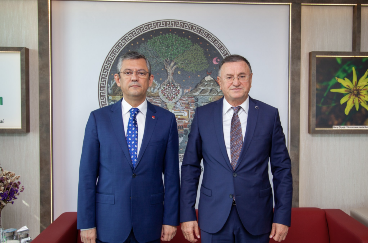 Özgür Özel,  Lütfü Savaş'ın Hatay'da yeniden aday gösterilmesini bu sözlerle savundu!
